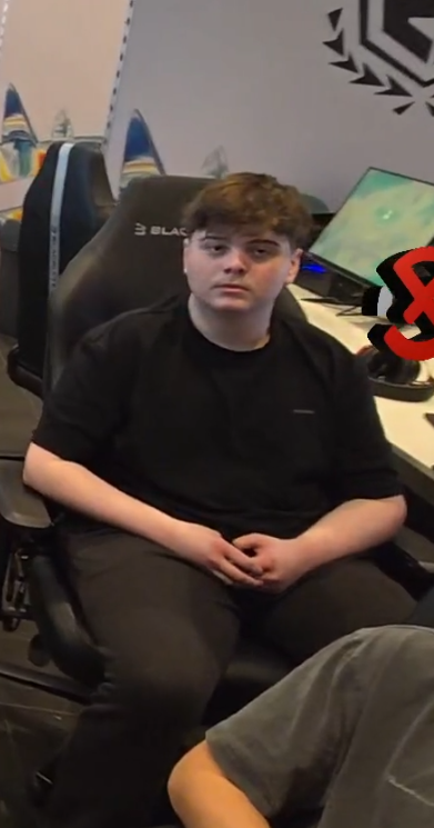ghostrxz's tweet photo. He’s as ugly as I thought he was 😭 https://t.co/tQoIb6tJiN