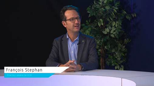 NewsTankEduc's tweet photo. 🎥 News Tank TV

François Stephan (@omneseducation_ / @ECEingenieurs) présente la stratégie IA du groupe et les enjeux de formation des ingénieurs face à l’essor de l’intelligence artificielle.

▶️ L’interview : https://t.co/amETy8cYjL https://t.co/WmV2pkjeNz