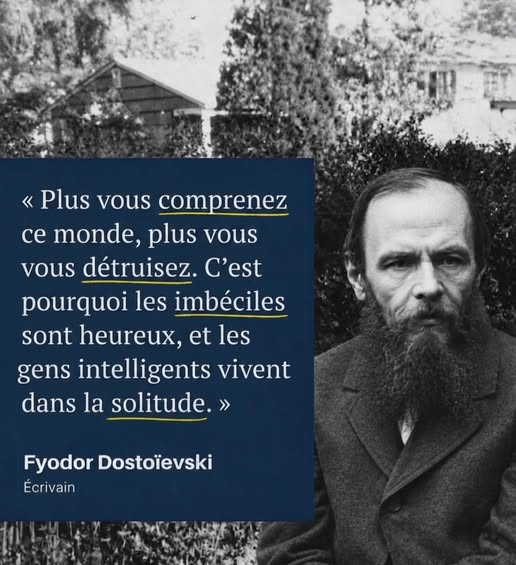 KateriSeraphina's tweet photo. L’intelligence profonde est-elle un don, ou une forme d’exil ? Pourquoi la quête de vérité mène-t-elle souvent à un sentiment d’isolement profond plutôt qu’à l’épanouissement ?
Plus on comprend ce monde, plus on se détruit soi-même. C’est pourquoi les idiots sont heureux, et les personnes intelligentes vivent dans la solitude. — Fiodor Dostoïevski.
Dostoïevski n’était pas étranger au prix de la conviction. En 1849, il fut conduit devant un peloton d’exécution pour son appartenance à un cercle intellectuel radical, avant d’être gracié à la toute dernière seconde. Cette expérience de mort imminente, suivie d’années de travaux forcés en Sibérie, lui a arraché ses illusions. Il comprit qu’une fois que l’on voit la mécanique du monde telle qu’elle est, on ne peut plus revenir au confort simple de l’ignorance.
Comprendre le monde en profondeur, c’est aussi démanteler l’ego. Alors que la société récompense ceux qui jouent le jeu sans en questionner les règles, le penseur est forcé de se tenir à distance. La solitude, dans ce contexte, n’est pas un échec social — c’est le prix à payer pour refuser de vivre une vie superficielle. FB