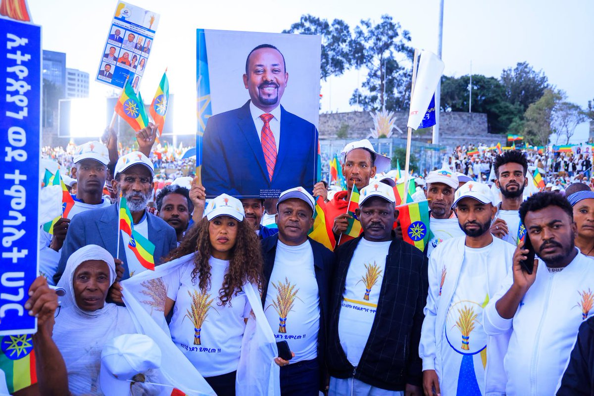 kirkosppp's tweet photo. ታላቁ የብልፅግና ፓርቲ የድጋፍ ሰልፍ በመስቀል አደባባይ !

በቂርቆስ ክፍለ ከተማ የሁሉም ወረዳዎች  የተለያዩ የህብረተሰብ ክፍሎች ብልፅግና ፓርቲ ድጋፋቸውን ለመግለፅ ወደ መስቀል አደባባይ እየመጡ ነው ። 
#kirkos_prosperity https://t.co/b6CrDnCsq2
