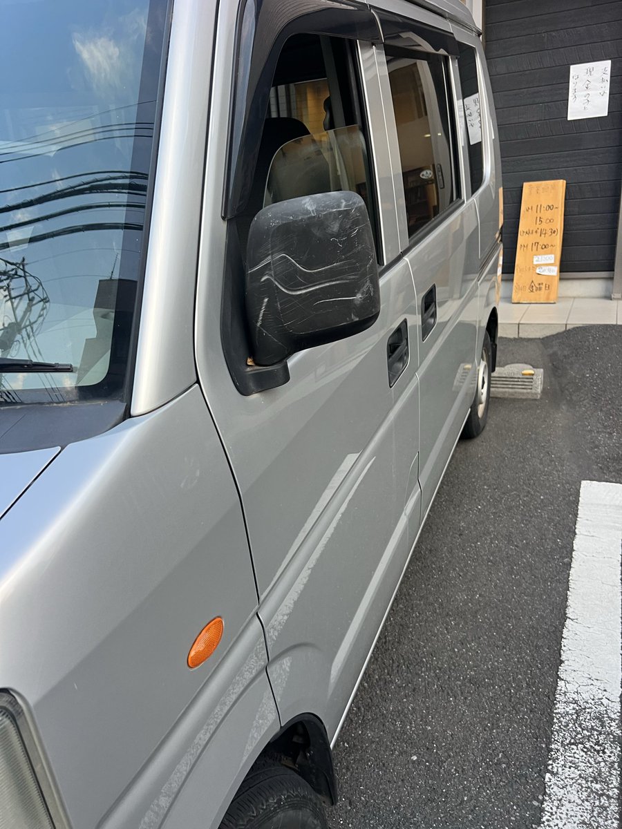 harerunrun14's tweet photo. 今度は丸福でご飯食べてたらこの黒い車のお兄ちゃんに代車ぶつけられた…

お祓い行ってこようかな… https://t.co/j85rGUdaDX