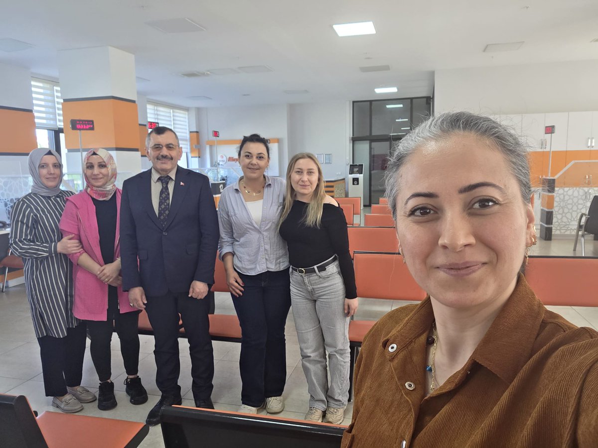 sedaoztaskin85's tweet photo. Arefe günü mesaisini gönül rahatlığı ile Sayın İl Müdürümüz @YusufMercan5228 ' ın da eşliği ile tamamlamış olduk. Bizim bayram tatilimiz de şimdi başlıyor.
Herkese #iyibayramlar🌸
@TC_icisleri
@TCNufus
@TCOrduValiligi
@AOrduKaymakamlk
@YusufMercan5228
#HayatınızınHerAnında https://t.co/lmUPVkJUMq