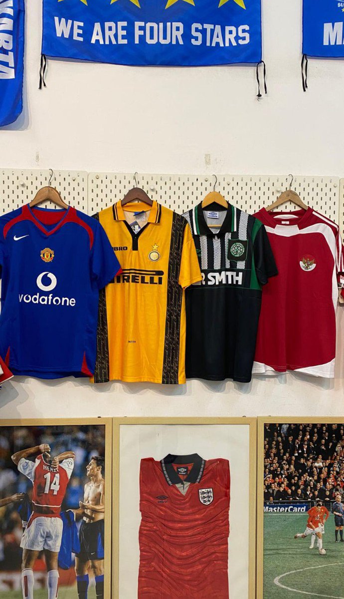 fdjersey_'s tweet photo. PROMO JERSEY RETRO 

SMLXLXXL LENGKAP, BARANG TERBATAS!

JERSEY BISA DI PASANG PATCH &amp; NAMESET JUGA!

order bisa lewat @fdjersey_ atau chat 
ke WhatsApp -> https://t.co/UObY5KPBYV cek katalog di https://t.co/UNVHXcTD9a https://t.co/poNjNPFPZf