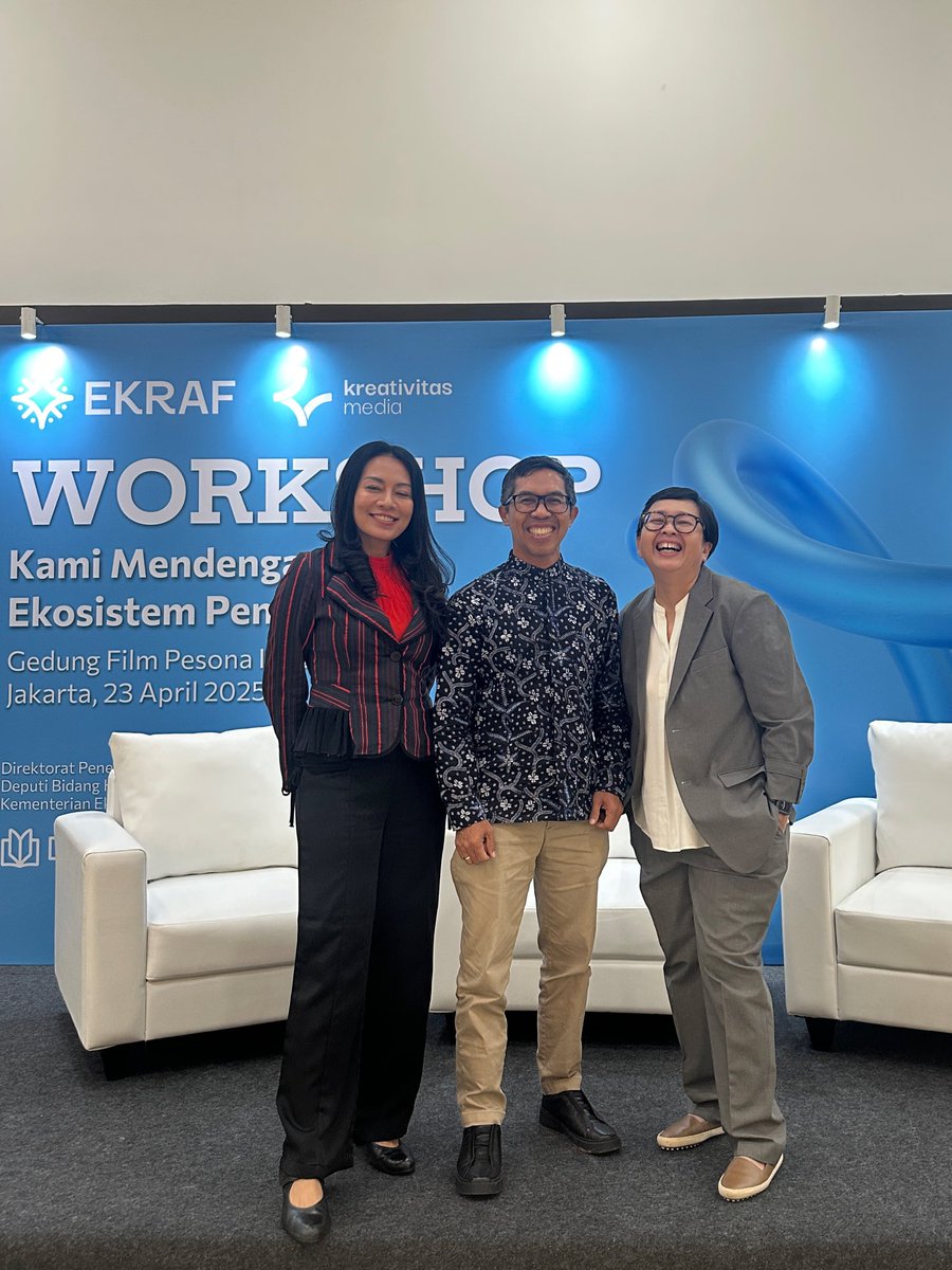 ikanatassa's tweet photo. Alhamdulillah, perjuangan panjang itu akhirnya berbuah hasil!

Tahun lalu, kami pertama kali diajak berdialog dengan Ibu Irene Umar, Wamen Ekraf, terkait pajak royalti penulis ini. Dihadiri oleh teman-teman penulis, diskusi hari itu buka-bukaan membicarakan sesuatu yang sudah lama mengganjal di hati para penulis: beban pajak royalti yang sungguh besar.