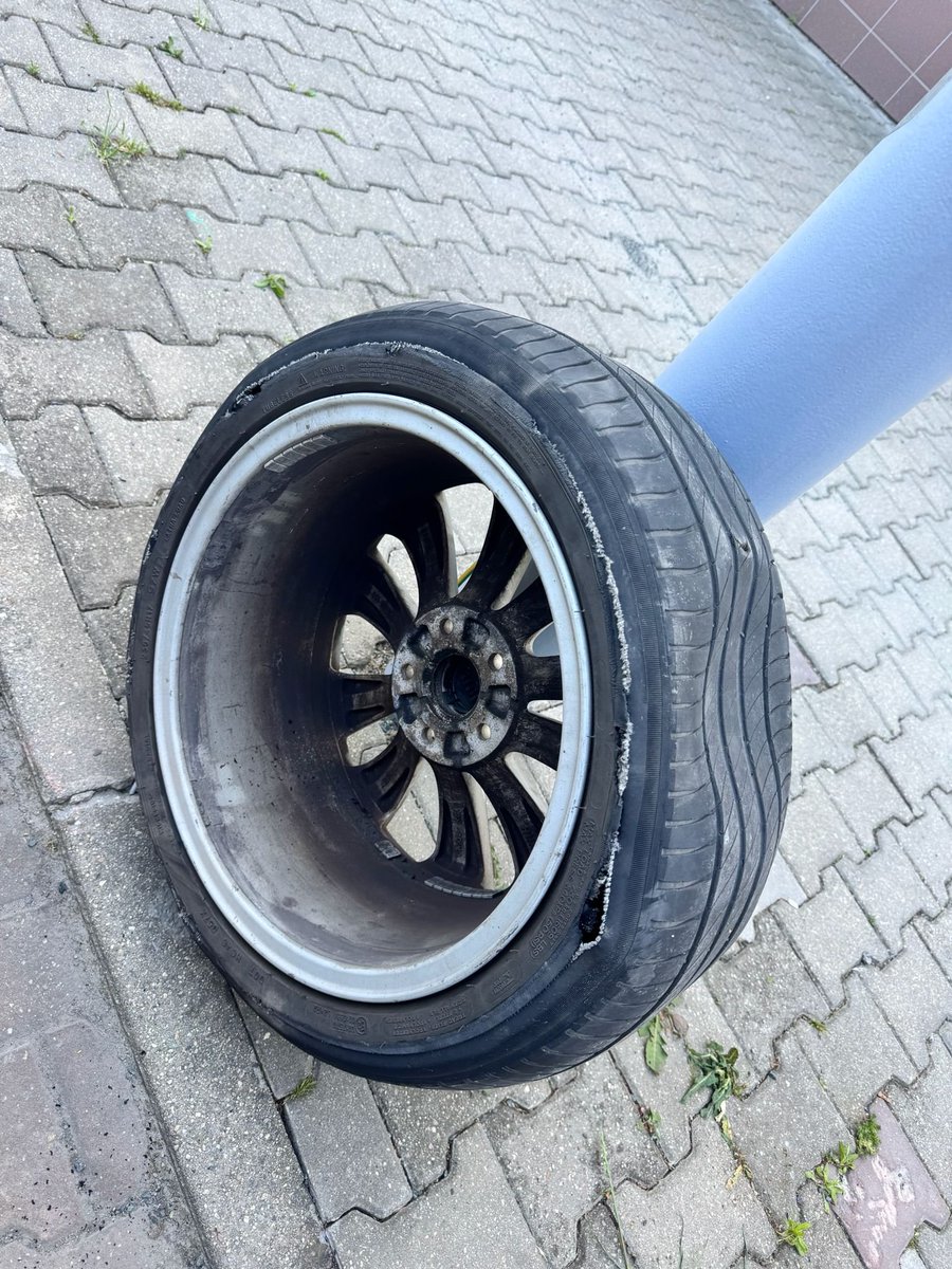Vopice na gumě tweet media