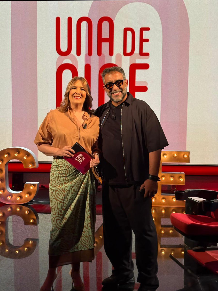 IniciaFilms's tweet photo. Moreno Borja se ha pasado por el programa #UnaDeCine de @canalsur para hablar sobre #MallorcaConfidencial 🌊
¡Este viernes ya en cines! https://t.co/MYw2fVGHvG