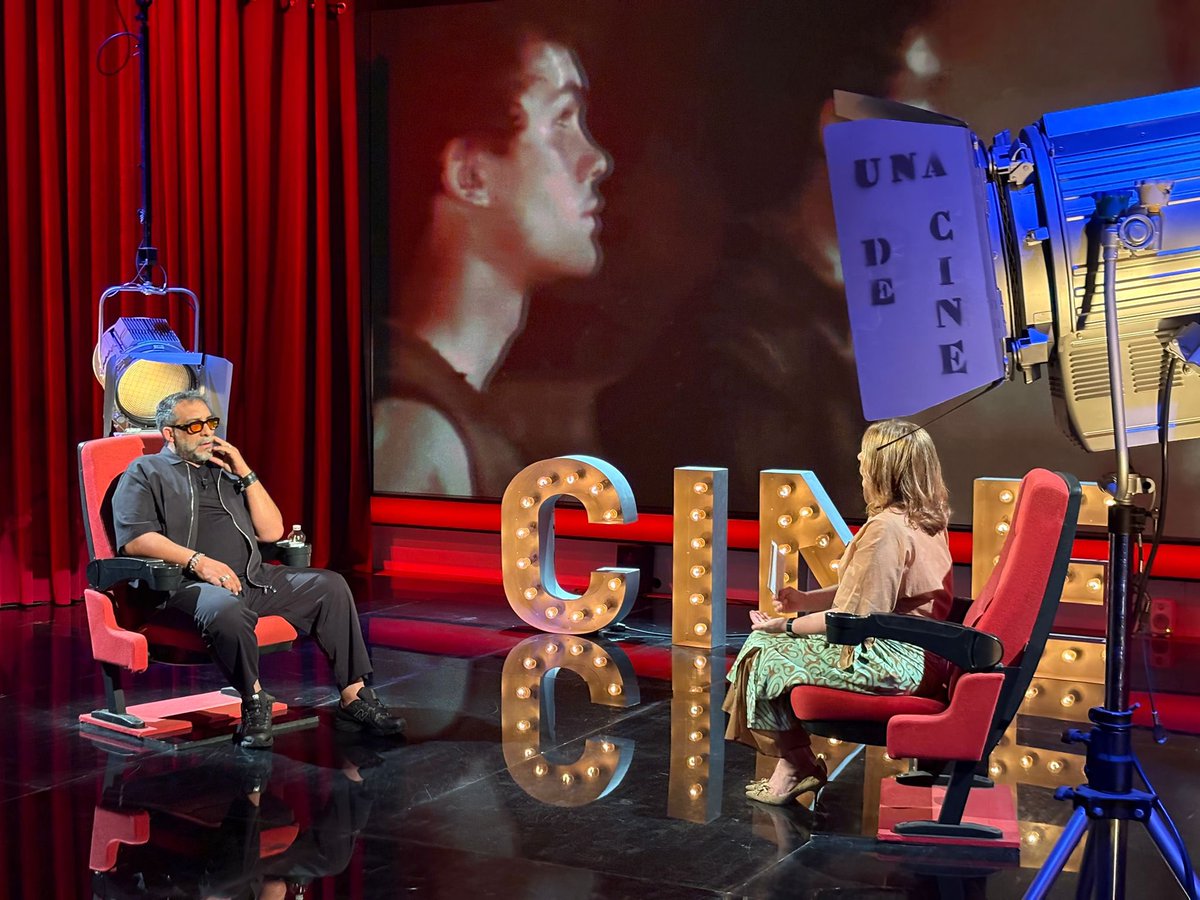 IniciaFilms's tweet photo. Moreno Borja se ha pasado por el programa #UnaDeCine de @canalsur para hablar sobre #MallorcaConfidencial 🌊
¡Este viernes ya en cines! https://t.co/MYw2fVGHvG