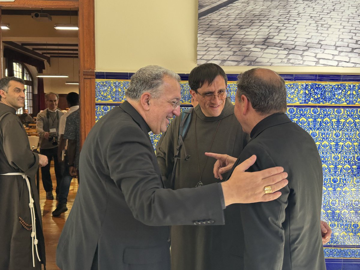 DiocesisVitoria's tweet photo. JESUCRISTO SUMO Y ETERNO SACERDOTE 💬 | Hoy, martes, comienzan las Jornadas Sacerdotales 2026. La primera de estas ponencias está a cargo de Mons. Ginés García Beltrán, Obispo de la @DiocesisGetafe, para hablar sobre ‘La vida y el ministerio del sacerdote como proexistencia’. https://t.co/8riD8jn3BA
