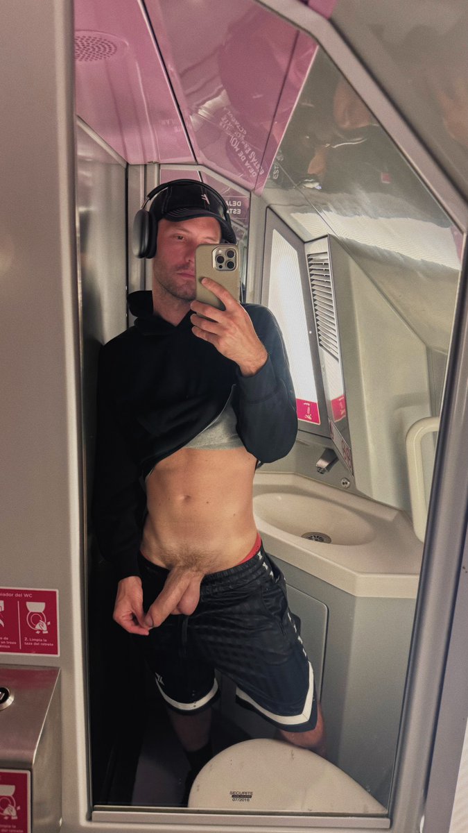 JaxonRadoc's tweet photo. Big train = big cock 🔥 https://t.co/vsPpl15uUL