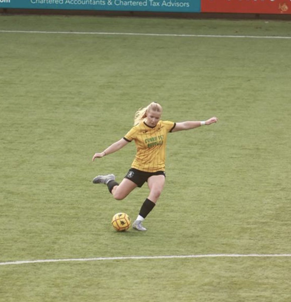 CTAFCWomen's tweet photo. Everyone at the club would like to wish Summer Evans a very Happy birthday🎂

Have a great day Summer!

📸@tbsportsimages 

#UnHenAur #OneOldGold https://t.co/Ye2huGAGMh