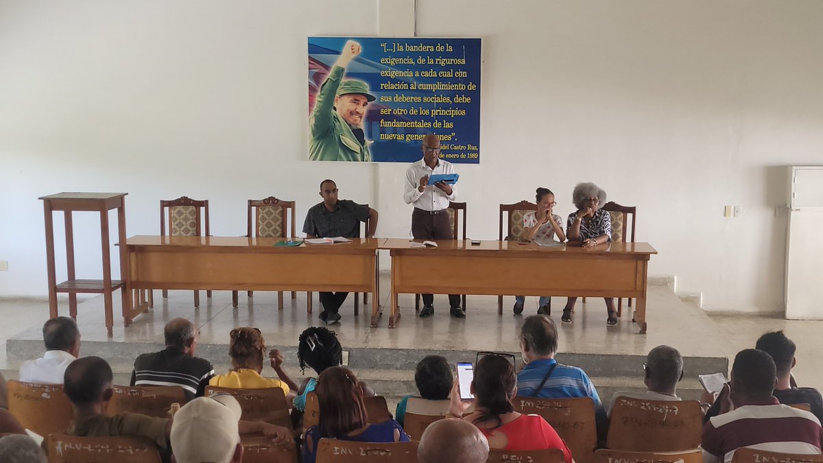 rafael_vaz43080's tweet photo. Comprometido el claustro del @ipvceguantanamo a concluir exitosamente el curso escolar. Para ellos nos preparamos y aseguramos todas las tareas. @CubaMined @Educa_Gtmo @yoeaberob1 @maria_laviste @LienMons @naima https://t.co/JvjNvhKHrZ