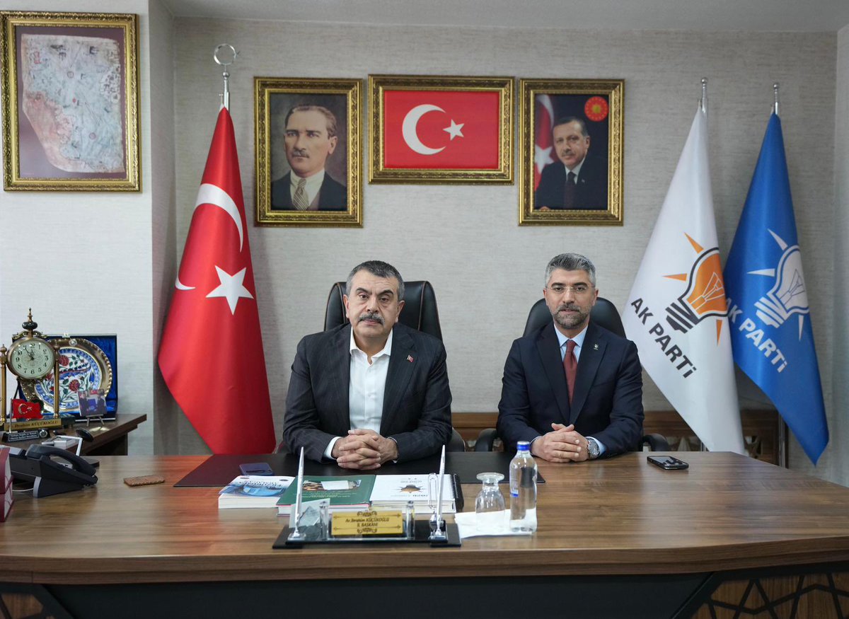 Yusuf__Tekin's tweet photo. 📍Erzurum

Kurban Bayramı arifesinde baba ocağım Erzurum'da, AK Parti Erzurum İl Başkanlığımızı ziyaret ederek kıymetli teşkilat mensuplarımız ve değerli hazirunla bir araya geldik.

AK Parti; bu ülkenin harcı, gönüllerin sarsılmaz bağıdır. Milletimize hizmet etme gayretiyle hep birlikte el ele, gönül gönüle çalışmaya devam edeceğiz.

Bu vesileyle teşkilatımızın mübarek Kurban Bayramı’nı tebrik ediyorum.