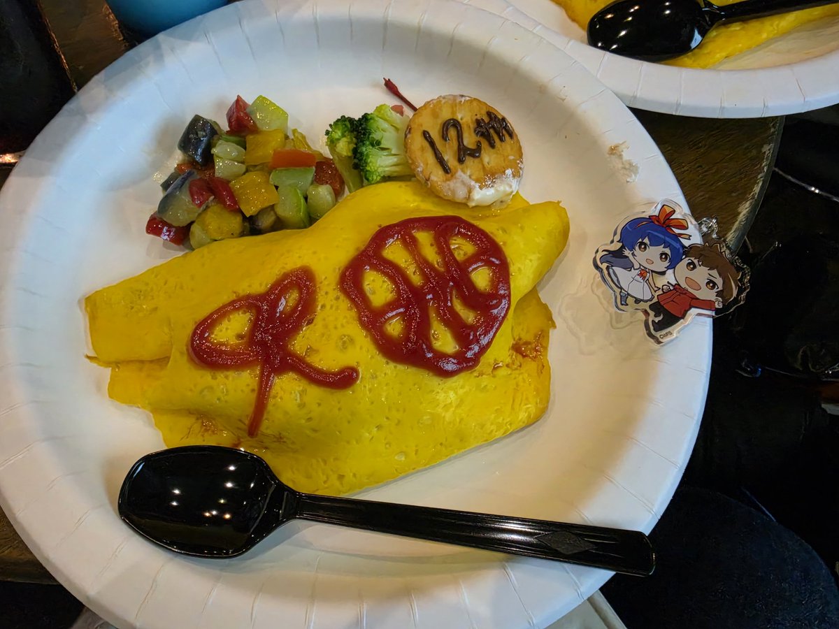 chi____syometsu's tweet photo. パフェ本体は溶けちゃうけど、クッキーだけは大事に取っとこうか…… https://t.co/1gIu4M6Y8u