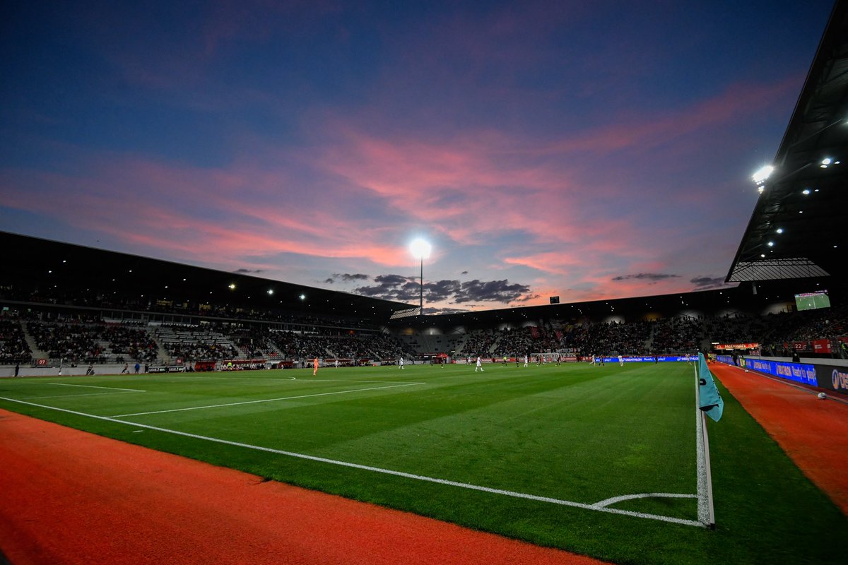 _BeFootball's tweet photo. 🚨 OFFICIEL ! LE CLASSEMENT DES AFFLUENCES MOYENNES EN L2 CETTE SAISON !!! 🏟️🇫🇷 

🥇 ASSE : 31 446
🥈 Le Mans : 12 027
🥉 Nancy  : 11 546

4️⃣ Reims : 10 877
5️⃣ Bastia : 9 988
6️⃣ Montpellier : 8 659

7️⃣ Guingamp : 8 168
8️⃣ Troyes : 7 965
9️⃣ Amiens : 7 717
🔟 Laval : 6 429

———

1️⃣6️⃣ Grenoble : 4113
1️⃣7️⃣ Dunkerque : 4 093
1️⃣8️⃣ Pau : 3 471