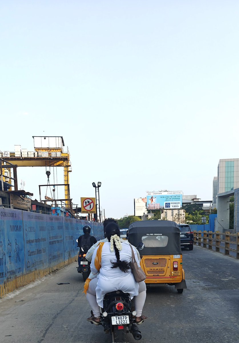 vipertweetz's tweet photo. @chennaipolice_ @ChennaiTraffic
Veh no: TN07DL3222
Date: 20.05.2026
Time: 04.45pm
Location: Towards Tidel park junction, Taramani 
Offense: Rider and pillion not wearing helmet. https://t.co/iaE5BSz5Iz