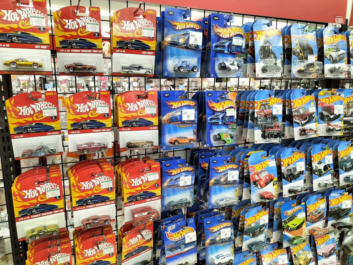 こんにちは🚗 ホットウィール などのコーナーですが 在庫が沢山増えた