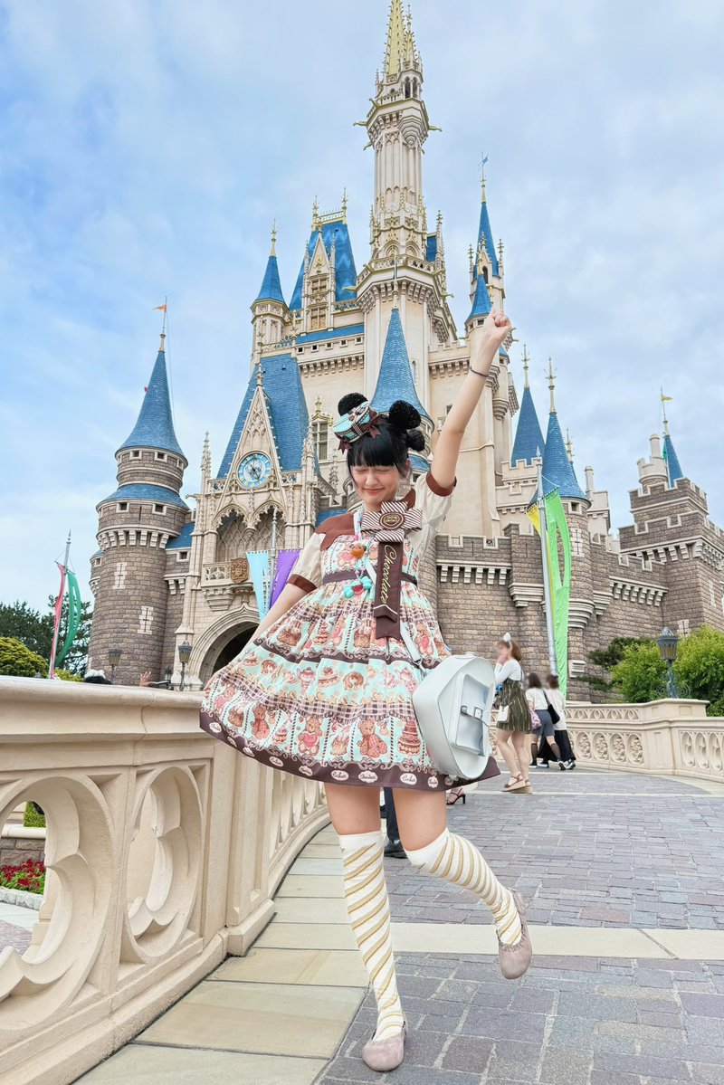 linglingkill666's tweet photo. 久しぶりのディズニー、
もちろんロリィタ服で🏰

#甘ロリ
#ディズニーコーデ https://t.co/1xt79WTqu4