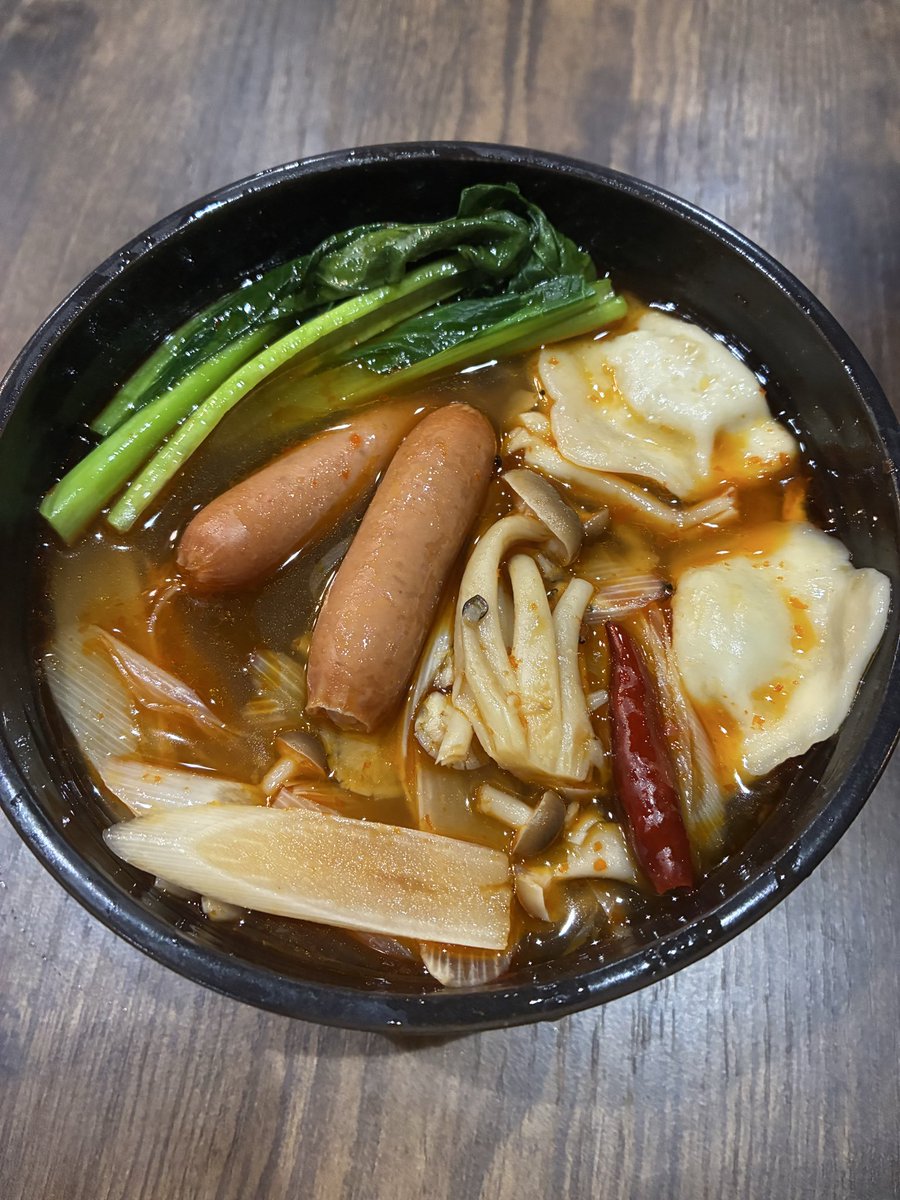 yagi_ravens's tweet photo. 今家にあるもので麻辣湯を作ってみました
非常に美味しかったです
でも気付いたことがあります

実物をお店で食べたことありませんでした https://t.co/VxmSMo5mgW
