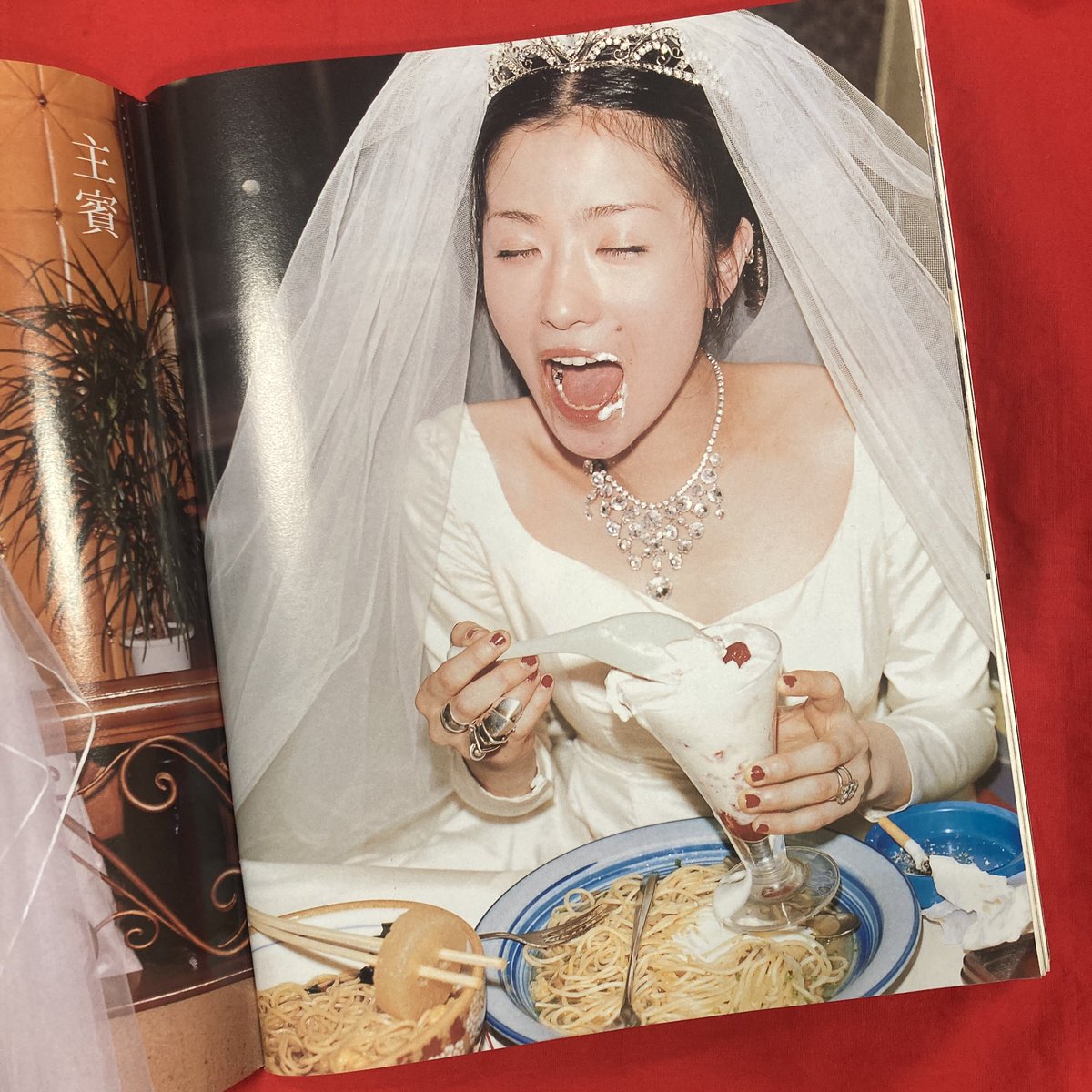 diskunion_dm's tweet photo. 【レア雑誌入荷情報】

Gb 2000年3月号
椎名林檎のウエディングドレス姿の写真が収録された、ファン垂涎の一冊🔥

そのほかキリンジやBUDDHA BRANDのインタビューも収録！

税込5,250円となっております。 https://t.co/rPi8Lljt2O