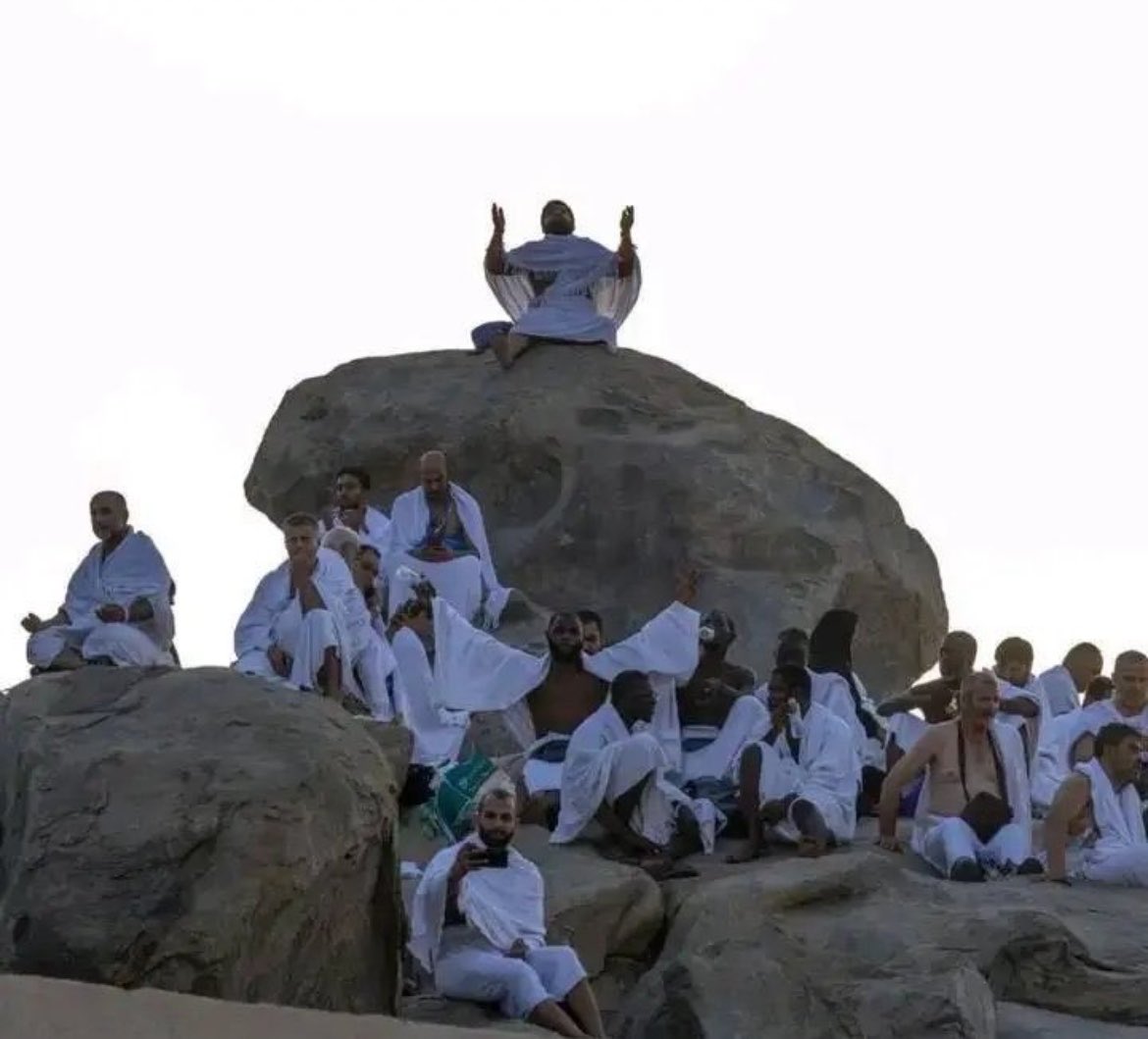 99qudus_'s tweet photo. The Day of Arafah, the most important day of Hajj, when millions of pilgrims gather in devotion, prayer, and reflection at the sacred plains of Arafah. May we be one of the People performing Hajj 🙏 https://t.co/LrvUo4LHLQ