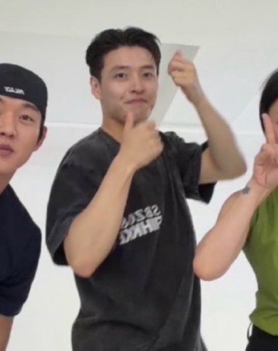 maneul520's tweet photo. 하널님 이발하심🫣 https://t.co/h9xQaWYfBu