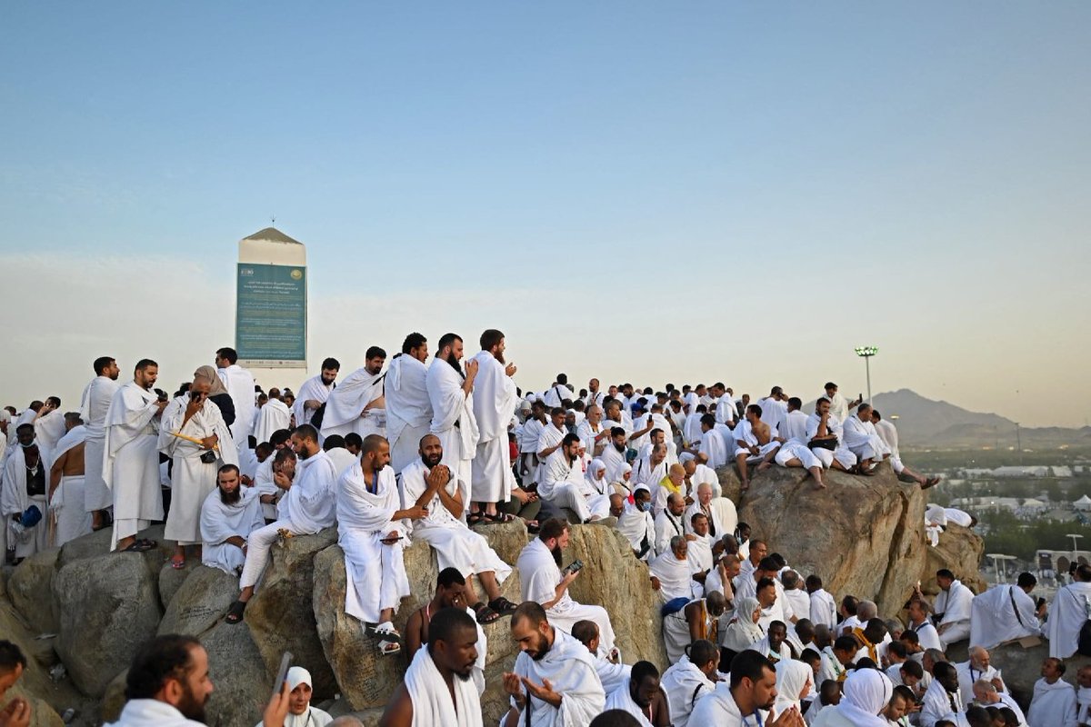 ༺ أَمَةُ ٱللَّهِ ༻ tweet media