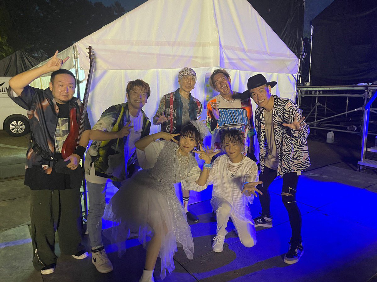TAKE_FLOW's tweet photo. ◼︎angela

どーも　＼#FLOWフェス 直前／

【出演してくれる最高のアーティスト達を勝手に紹介させて下さい！！！#10 】

「angela」

集え!!!「ぢぇらっ子」「ぢぇらっ虎」「ぢぇらっ娘」
ヴォーカルのatsuko姐さん、ギター＆アレンジのKATSUさんから成るユニット
2003年に「明日への brilliant road」(TVアニメ「宇宙のステルヴィア」オープニングテーマ)でメジャーデビューし、以降「蒼穹のファフナー」「K」「シドニアの騎士」など数々の人気アニメ作品の主題歌を担当
デビュー年一緒の同期にあたります
国内のみならず海外イベントへも多数出演しており、世界中のアニソンファンの支持を得ている実力派アーティストです
とにかくLIVE強者！！！
歌唱力、演奏力はもちろんatsuko姐さんのMCトーク力
全力でバナナ着てふざけるカツさん
観るものを幸せにしちゃうエンターティナー集団
先日 #THEFIRSTTAKE
ANISAMA FRIENDS / Butter-Fly&ONENESS
angela × オーイシマサヨシ × 奥井雅美 × TrySail × FLOW
の共演も記憶に新しいですね
2024年中東アブダビにて一緒のイベントに出演させていただいた時は観光もご一緒させていただきました
2022年アニサマではOPコラボ「GRANRODEO」も交えて3組で「SKILL」をかましたのも良い思い出です
長野「アニエラ」での遭遇率も高くていつもありがたい限り
この人たちに任せておけば間違いなし！！！
大いに笑えて泣いて音楽に魅了される事でしょう✨✨🍌🍌

【蒼穹のファフナー ED 3】Proof
【蒼穹のファフナー OP 1】Shangri-La
【蒼穹のファフナー ED 1】Separation
【蒼穹のファフナー ED 2】Separation[pf]
【蒼穹のファフナー IM 1】fly me to the sky
【蒼穹のファフナー RIGHT OF LEFT ED】Peace of mind
【蒼穹のファフナー RIGHT OF LEFT IM】DEAD SET
【蒼穹のファフナー RIGHT OF LEFT IN】果て無きモノローグ
【革命機ヴァルヴレイヴ ED 1】僕じゃない
【蒼穹のファフナー EXODUS (第2クール) OP 2】DEAD OR ALIVE
【蒼穹のファフナー EXODUS ED 2】愛すること
【蒼穹のファフナー EXODUS ED 3】ホライズン
【蒼穹のファフナー EXODUS OP 1】イグジスト
【蒼穹のファフナー EXODUS ED 1】暗夜航路
【蒼穹のファフナー THE BEYOND 第4・5・6話 ED 1】君を許すように
【蒼穹のファフナー THE BEYOND 第1・2・3話 OP 1】THE BEYOND
【蒼穹のファフナー THE BEYOND 第1・2・3話 ED 1】何故に..
【蒼穹のファフナー THE BEYOND 第7・8・9話 OP 1】叫べ
【蒼穹のファフナー THE BEYOND 第7・8・9話 ED 1】夜明け待ちのバラード
【乙女ゲームの破滅フラグしかない悪役令嬢に転生してしまった... OP】乙女のルートはひとつじゃない！
【蒼穹のファフナー THE BEYOND 第10・11・12話 ED 2】Shangri-La ~THE BEYOND~
【蒼穹のファフナー THE BEYOND 第10・11・12話 ED 1】過ぎ去りし日よ
【蒼穹のファフナー THE BEYOND 第10・11・12話 IN 1】今を、生きる為に
【乙女ゲームの破滅フラグしかない悪役令嬢に転生してしまった…Ｘ OP】アンダンテに恋をして！
【でこぼこ魔女の親子事情 ED】Welcome!
【AYAKA ‐あやか‐ OP】AYAKASHI
【最強陰陽師の異世界転生記 OP】RECONNECTION

…予習曲多すぎ！！！ #angela #FTF2026