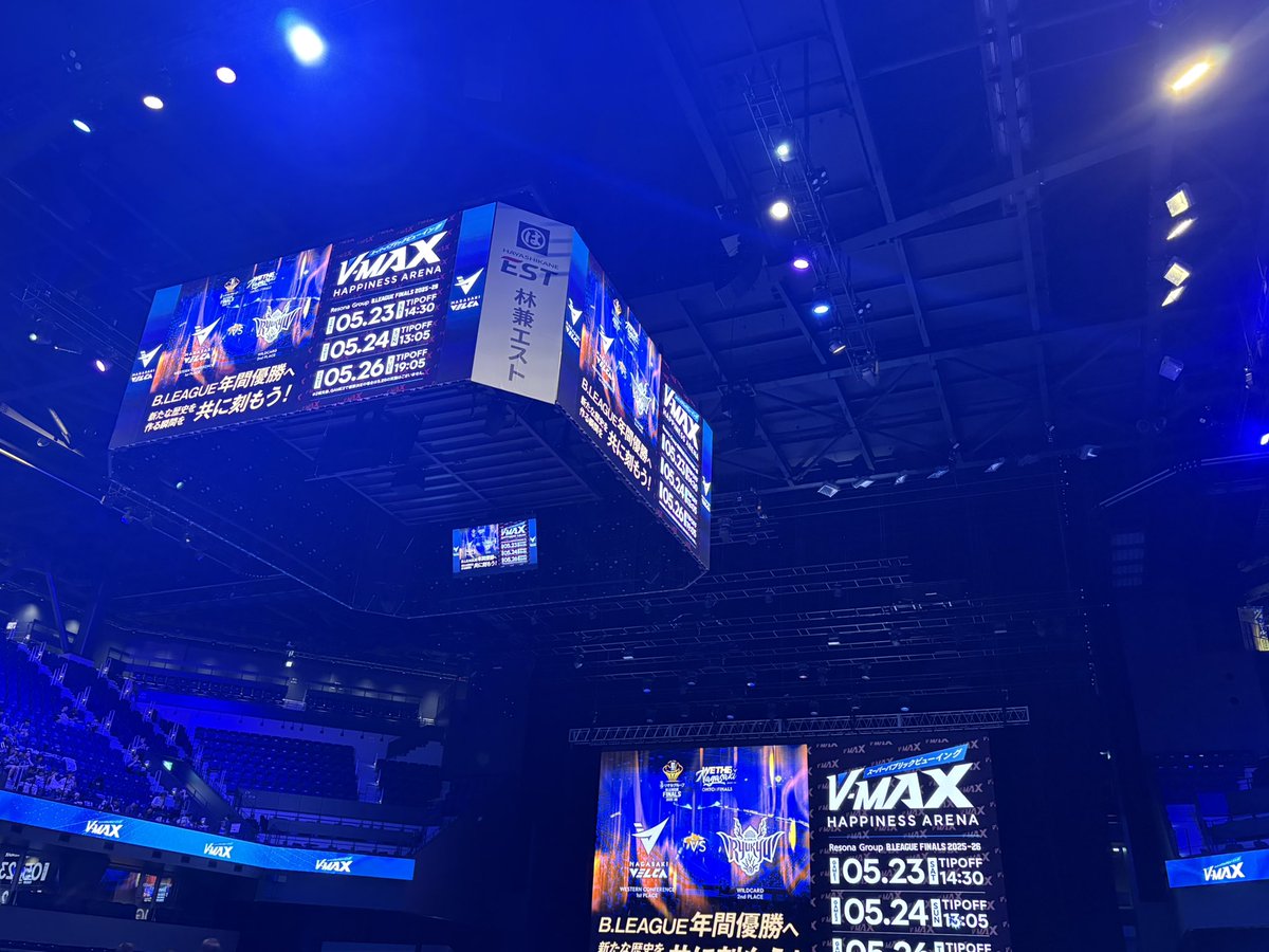 39thanksmik's tweet photo. いよいよファイナル🏀
仕事終わりに、職場で貰ったびわ持って参戦🔥びわ潰れませんように… https://t.co/UZt9Ej8yWz