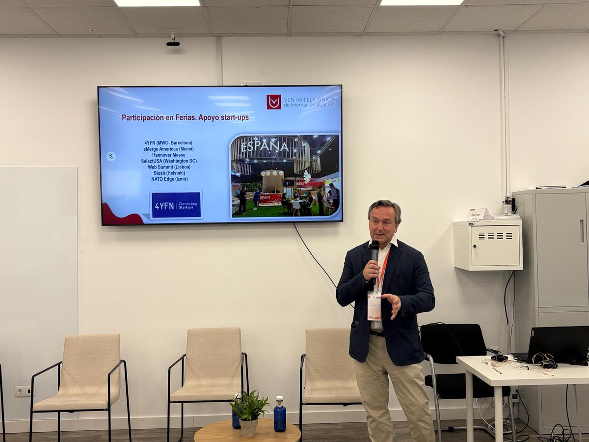 SubconMADRID's tweet photo. 🔴#SubconMadrid | Jacobo Pérez, gerente de la Ventanilla Única de Internacionalización: "Nuestro objetivo es sensibilizar el tejido exportador. Hay todavía muchas empresas, pymes, muchas startups que han tenido potencial de internacionalización y no lo tienen desarrollado". https://t.co/Rkpj1QZxB0