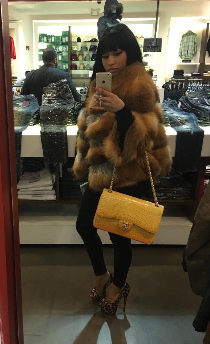 Pretie_brown's tweet photo. Literally... these Chanel bags are a bad habit https://t.co/olgeFwvPD1