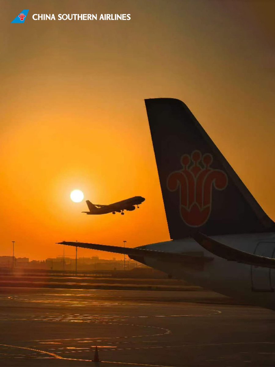 CSAIRGlobal's tweet photo. ✨🛫 Sunset gilds our aircraft, and the golden glow paints the runway. With China Southern Airlines, romance lies in every take-off and landing.
#CSAir #FlyWithCSAir https://t.co/V8vJWTA48k