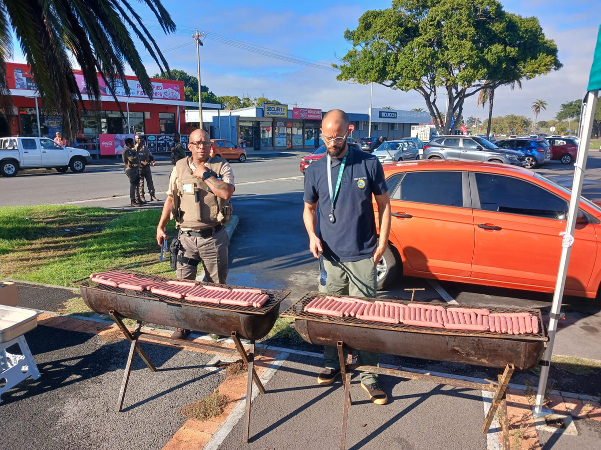 Fidelity_Secure's tweet photo. Nothing beats a South African braai!
Our Fidelity ADT team were all smiles at the Monte Vista community braai, interacting with residents. We will always show up for the community because we care. Great stuff!
#FidelityADT #AlwaysThereforYou #FidelityHeroes #FidelityServicesGroup #WeAreFidelity