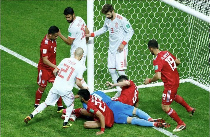roydadpodcast's tweet photo. یه زمانی شوق دیدن بازی ایران تو جام جهانی انقدر زیاد بود که ممکن بود با هر گل ایران آدم همسایه بالایی رو که ازش متنفری هم بغل کنی.
از کجا به کجا رسیدیم… https://t.co/v8Hoxot3q5
