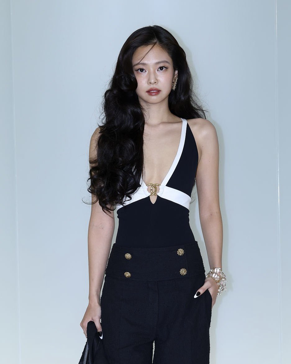 WWD Thailand tweet media
