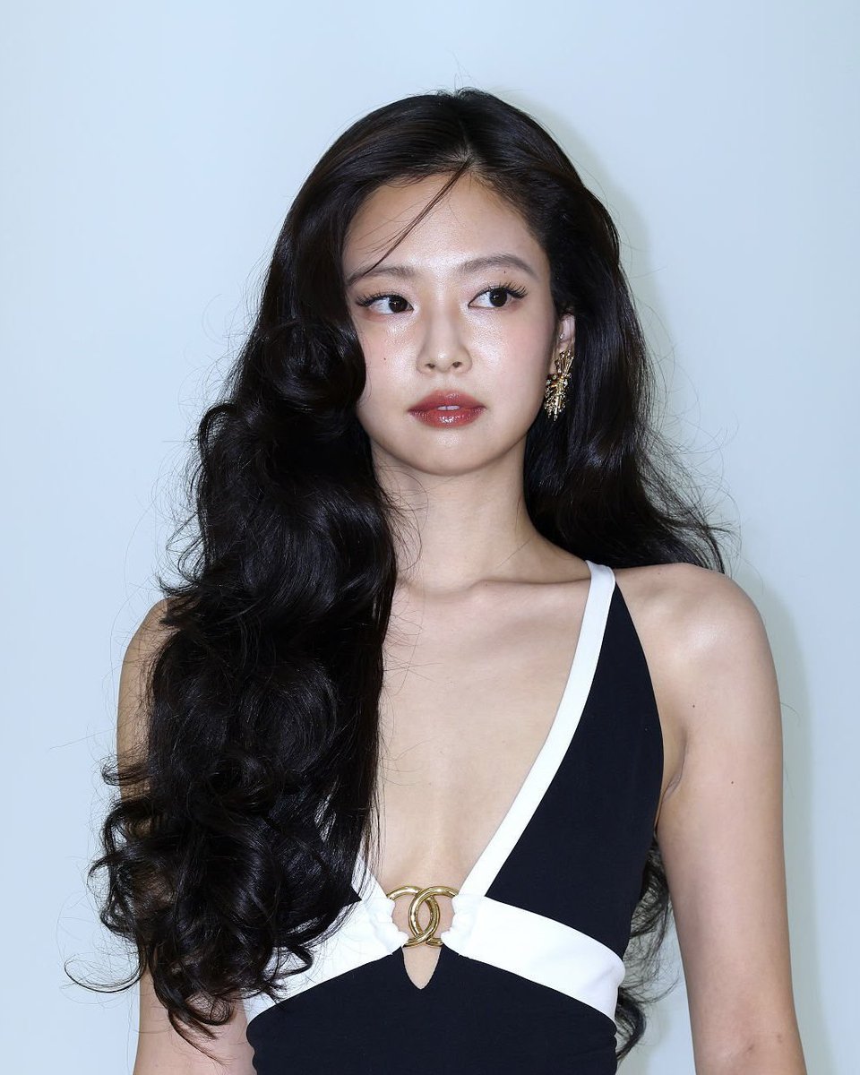 WWD Thailand tweet media