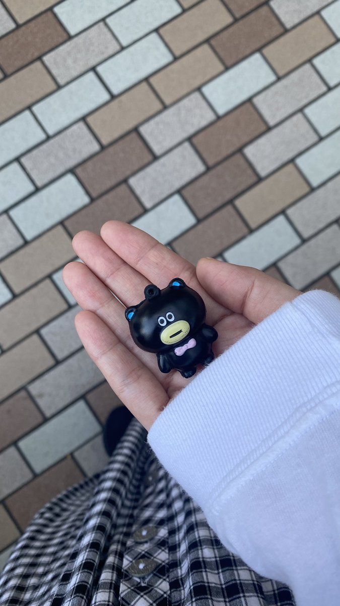 meeeeeeeeeesan's tweet photo. 映画見終わった後インスタ開いたら尾崎さん配信してて、全速力で向かったら尾崎さんに会えて握手とサインしていただいた😭😭😭緊張して全然うまく伝えられなかったけど昔から応援していて、クリープにずっと支えられてます。大好きです。優しかった…本当にありがとうございます…頑張ってきて良かった https://t.co/KmDVUqwWRa