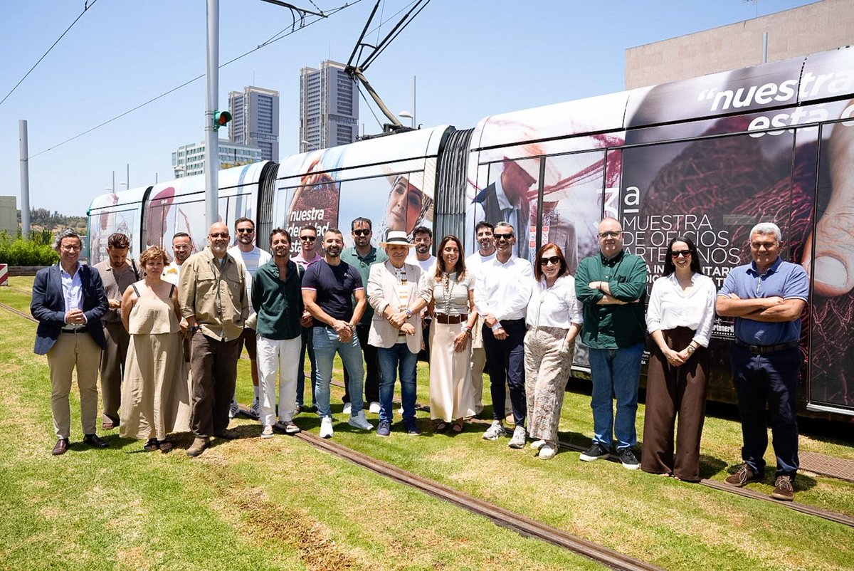 IndumentariaTfe's tweet photo. 🗣️✨️Presentación en @tranviatenerife de la campaña “La Indumentaria está de moda” y de la III Muestra de Oficios Artesanos de la Indumentaria Tradicional en Taganana @IndumentariaTfe
@DistritoAnaga @CabildoTenerife
📌Una iniciativa que pone en valor nuestras raíces,.. https://t.co/SsLtlfPJvv
