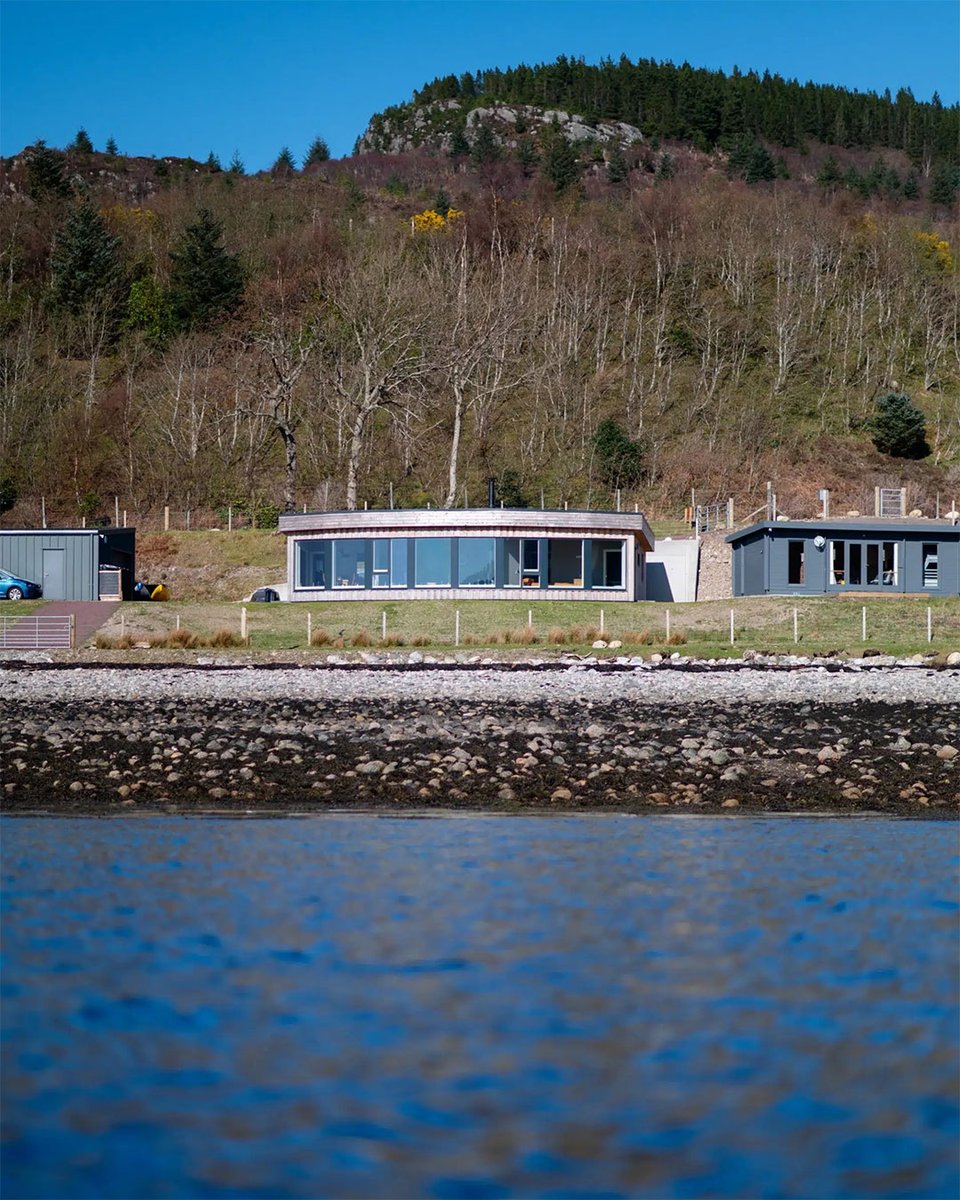 BuildItMagazine's tweet photo. This Build It Award-winning timber home on the banks of Loch Carron in the Scottish Highlands is designed to minimise its impact on the local environment, while catering for its owners’ love of watersports: https://t.co/EtXitKOHKU https://t.co/ZwTw6GPE0g