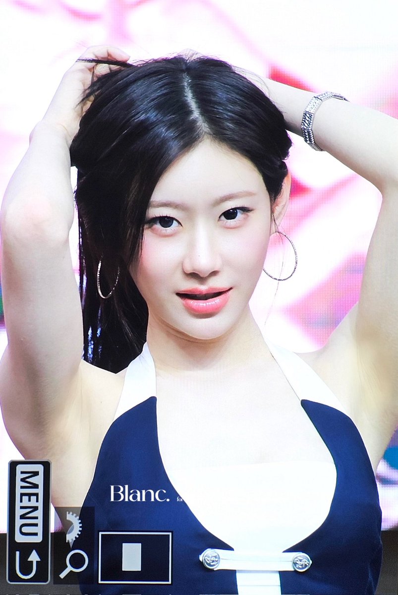 m_fahmi_r's tweet photo. GEEEZZZZZ IS HOT IN HERRE 😫🫣

#ITZY #MIDZY
#CHAERYEONG #채령 https://t.co/XlG96aLRut