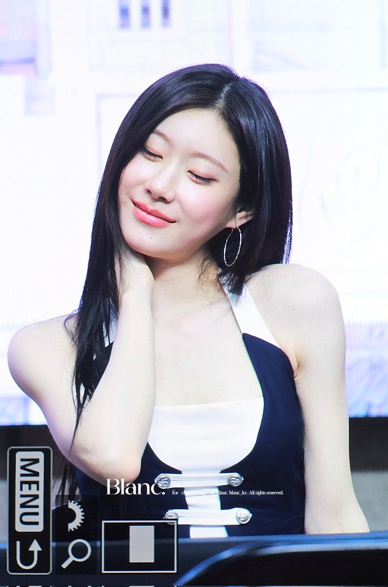 m_fahmi_r's tweet photo. GEEEZZZZZ IS HOT IN HERRE 😫🫣

#ITZY #MIDZY
#CHAERYEONG #채령 https://t.co/XlG96aLRut