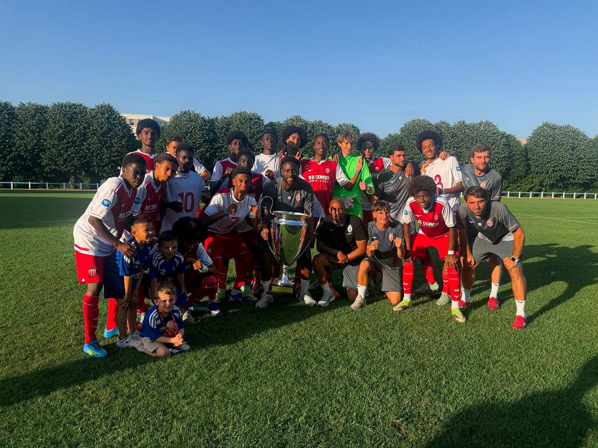 AcademyASMonaco's tweet photo. Nos 𝐔𝟏𝟕 remportent le 𝐓𝐨𝐮𝐫𝐧𝐨𝐢 𝐈𝐧𝐭𝐞𝐫𝐧𝐚𝐭𝐢𝐨𝐧𝐚𝐥 𝐔𝟏𝟕 𝐝𝐞 𝐒𝐚𝐢𝐧𝐭-𝐀𝐧𝐝𝐫𝐞́ ! 🏆

Nos jeunes 🔴&amp;⚪️ achèvent parfaitement la saison, après une excellente phase retour en championnat 👏 https://t.co/8Q2AcW1K2Z