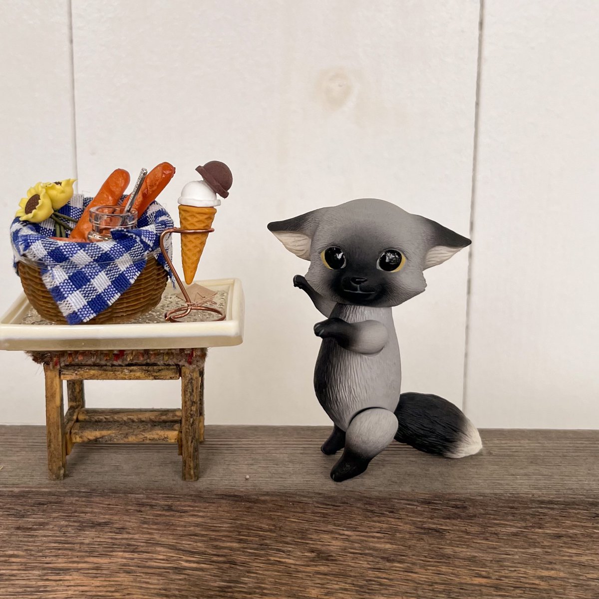 Pom1224somali's tweet photo. アジサイさんに続きもうひとつ
新作 Uitta Doll 販売のお知らせ📣🐒

・Uitta Doll mini fully fox＊シルバーフォックス

過去作のシルバーフォックスよりも
明るめのカラーで登場です！

クールさとキュートさを持っています♡

¥12,000

5月28日21:00にBOOTHにて
販売を予定しております！

#UittaDoll