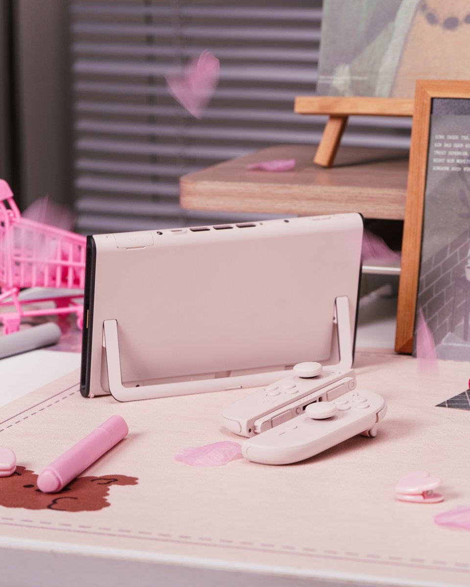ExtremeRate's tweet photo. pink mode: on 🌸 https://t.co/ZM4ssiZi7S
#extremerate #nintendoswitch2 #switch2 #controllermod #customcontroller #pinkaesthetic #cozygaming #gamingsetup https://t.co/IBj1tN00rz