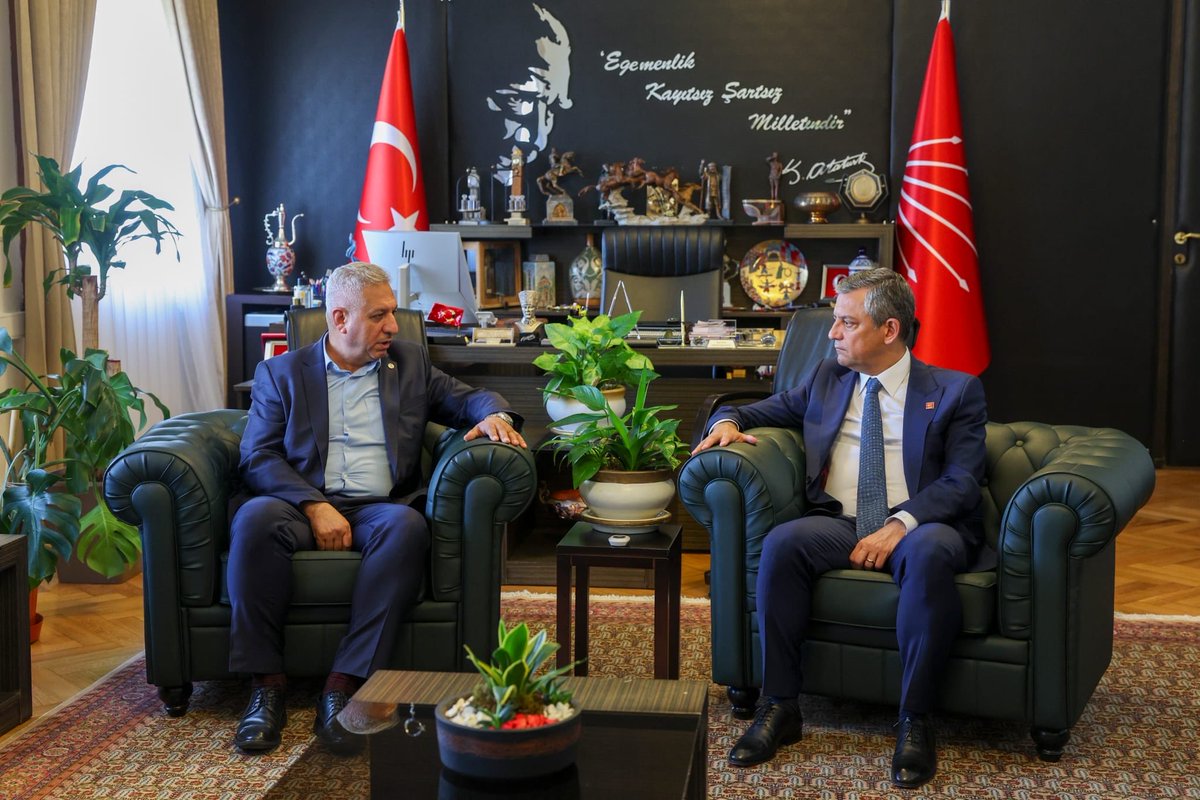 seyitaslan1917's tweet photo. Parti heyeti olarak Sayın Özgür Özel ve beraberindeki heyetle Meclis’te son yaşanan gelişmeleri değerlendirdik. 

Sarayın, “mutlak butlan” kılıfı giydirilmiş kayyım düzenine karşı; ekmek, barış, özgürlük ve demokrasi mücadelesinde yan yana olmaya devam edeceğiz. https://t.co/TrXkiifZax