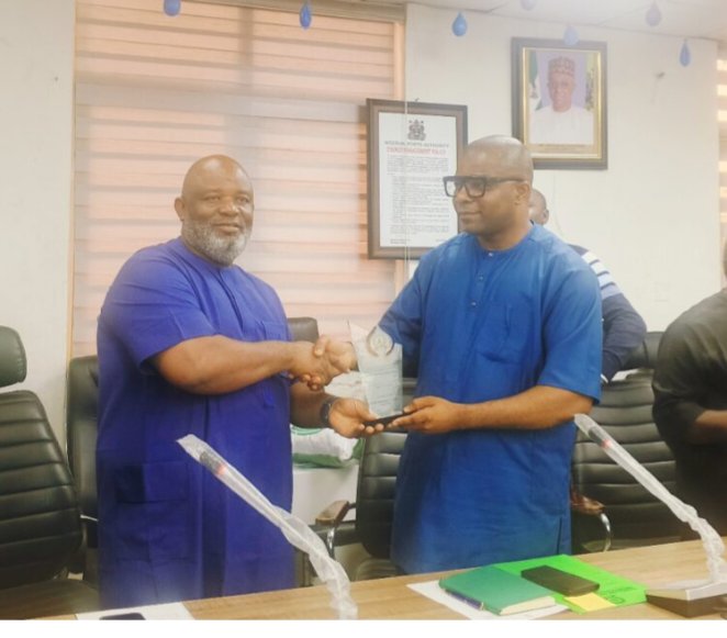 CrffnOfficial's tweet photo. CRFFN Management, led by Registrar/CEO Mr. Kingsley Igwe, received MWUN President General, Comrade Francis Bunu, and Union Executives during a courtesy visit in Lagos
The meeting focused on workers’ welfare, improved service conditions, and collaboration in the maritime sector https://t.co/asq8Ogf7uj