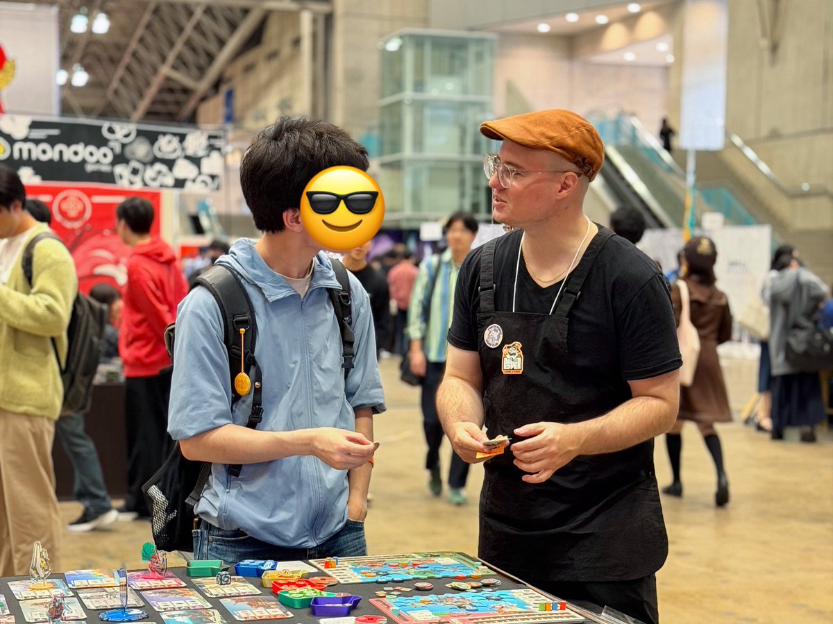 esper_bdg's tweet photo. 改めて、 #ゲームマーケット2026春　も本当にありがとうございました！ 遊びに来てくれた皆さま、クリエイター仲間の皆さま、運営やビジネスパートナーの皆さま、そして家族や支えてくれたスタッフのみんなに心から感謝です！本当にあっという間の、最高に濃くて充実した2日間でした！ 

ほんの2年前までは机1つで出展していたのに、今年はDIYの大きなブースを建てて、皆さまにノベルティまで用意できるようになるなんて…！なんだか感慨深いです。

皆さま、たくさんのパワーをありがとうございました。次は10月！また皆さまにお会いできるのをめちゃくちゃ楽しみにしています！
#ゲムマ2026春