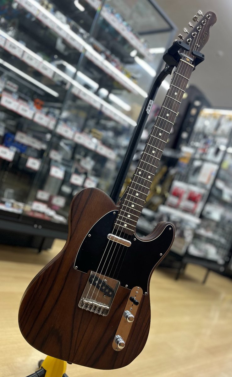 hardoff_minoo's tweet photo. みなさんこんにちは‼️
大変貴重なFender Japan製All Rose Telecaster入荷しました😍🍎

更に本個体はよりレアなオイルフィニッシュの個体となっております‼️

目立つ打痕なども殆ど見当たらず大変綺麗な状態をキープしております🎸
近日中にオフモールにも公開予定です🗓️

‼️お探しの方是非‼️

#Fender https://t.co/XI2RpFbKsL