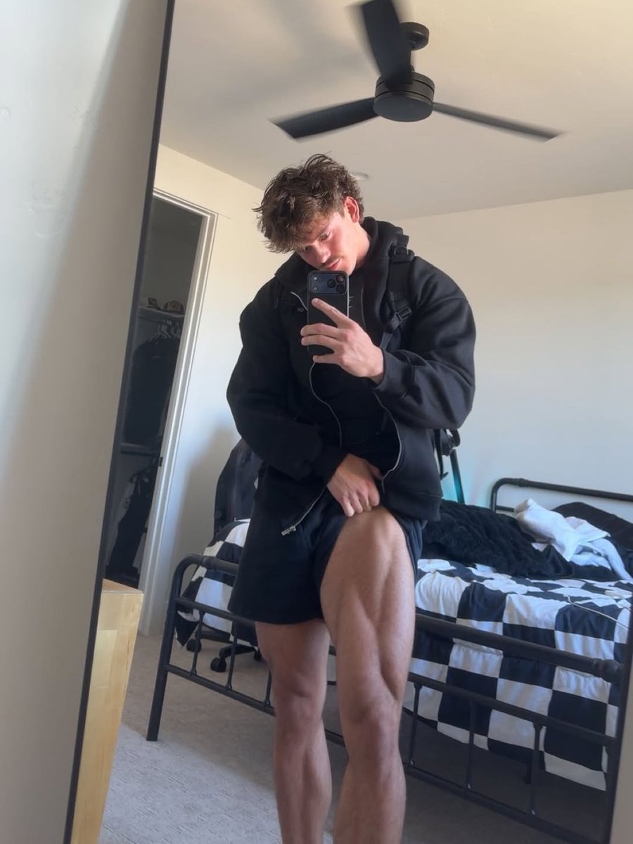cudafx144471's tweet photo. how do my muscles make you feel
you want to $erve under my feet
Say 'YES'
#worship #findomgod #alphapower #findom #Cashmaster https://t.co/cCFbMZmXKm