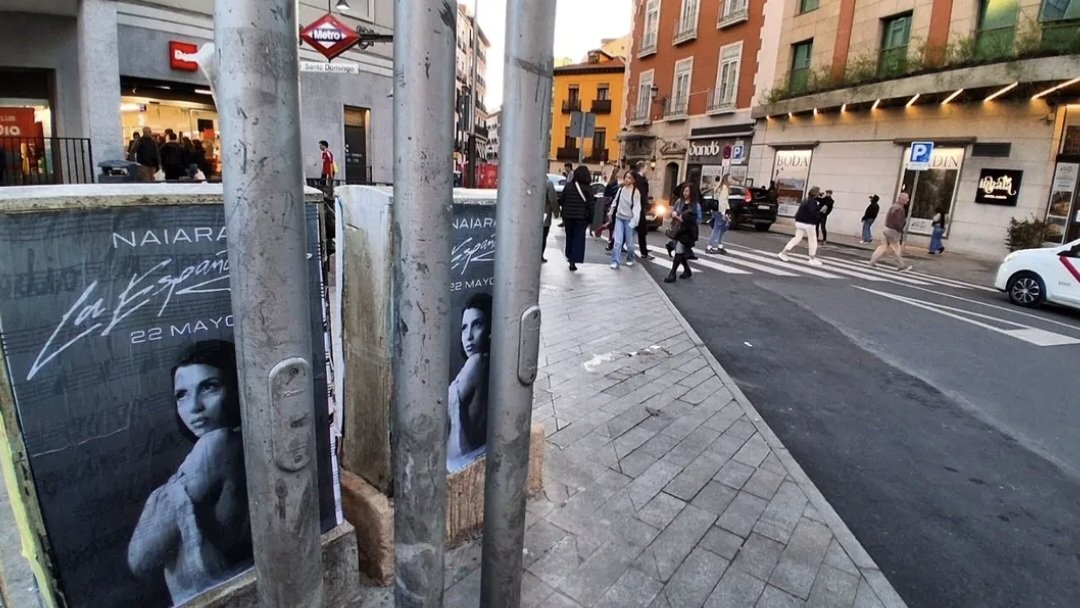 mxriiasl's tweet photo. Carteles de La Española por Madrid!! 😍 https://t.co/Cz4NVCECks