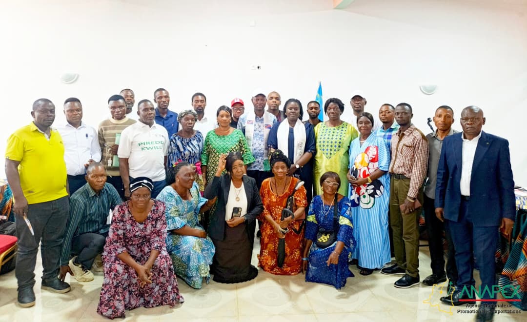 AnapexRdc's tweet photo. L'ANAPEX marque ses pas dans le Kwilu.
Le 22 mai 2026 à Bandundu, l’ANAPEX a échangé avec les institutions provinciales sur la production locale, les chaînes de valeur, les cadres de concertation et la valorisation de l’offre exportable. #ANAPEX #Kwilu #Bandundu #MadeInDRC https://t.co/j2faTgGBHv